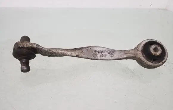 Volkswagen PASSAT B5 Front control arm 4D0407512F