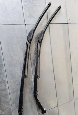 Dodge Durango Front wiper blade arm