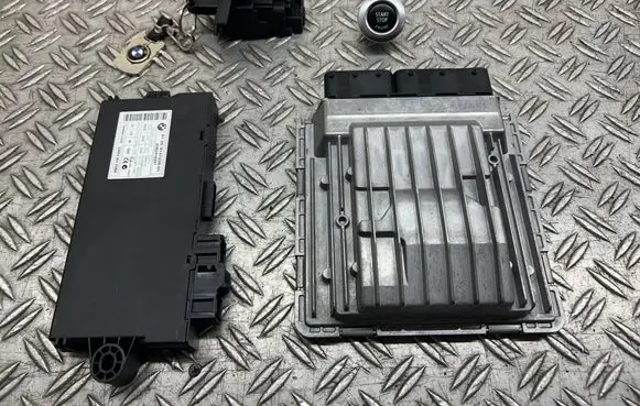 BMW 1 E81 E87 Engine ECU kit and lock set 7595179