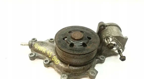 Toyota Land Cruiser (J200) Water pump