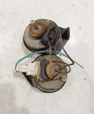 Peugeot 5008 Horn signal 3881157