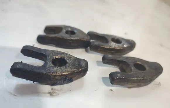 Nissan Qashqai+2 Fuel Injector clamp holder