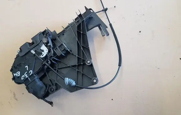 Volvo C30 Front door lock 30753658