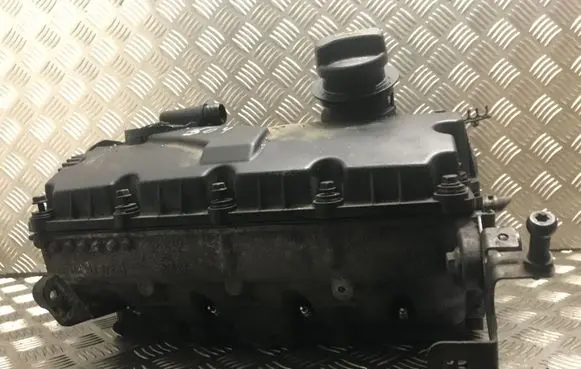 Volkswagen PASSAT B6 Engine head 038103373R