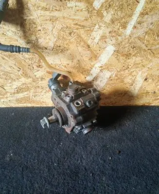 Audi A6 S6 C6 4F Fuel injection high pressure pump 0445010171