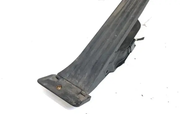 Accelerator throttle pedal