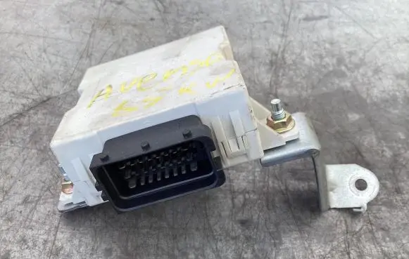 Toyota Avensis T250 Window wiper relay 150696 Pa66gf15