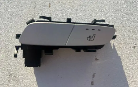 Mercedes-Benz C W205 Seat heating switch A2139057502