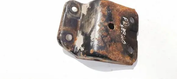 Nissan Primera Engine mounting bracket