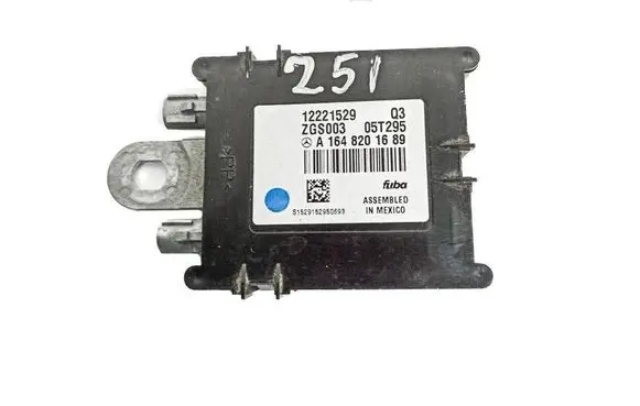 Mercedes-Benz R W251 Aerial antenna amplifier A1648201689 12221529