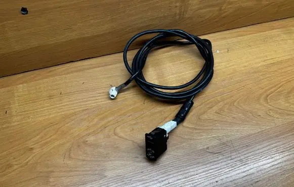 BMW 5 GT F07 AUX in-socket connector 9237653 9247707 6982242