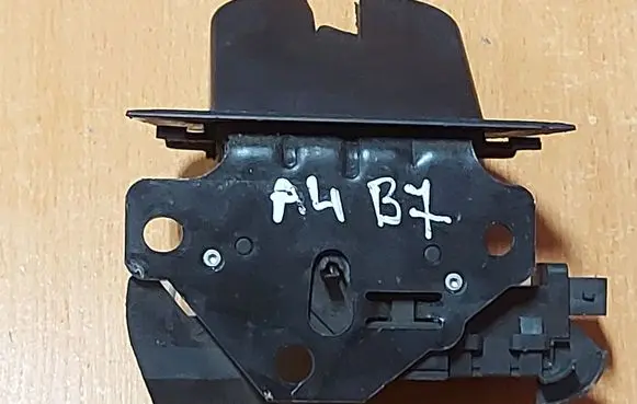 Audi A4 S4 B7 8E 8H Tailgate/trunk/boot lock/catch/latch 8P4827505C