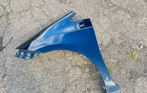 Toyota Verso-S Fender