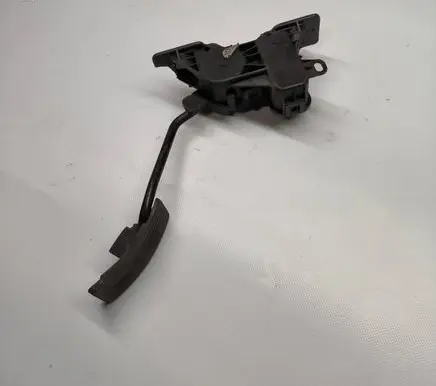 Mitsubishi Pajero Accelerator throttle pedal 74020465