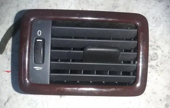 Volvo S80 Quarter panel pressure vent 30755184