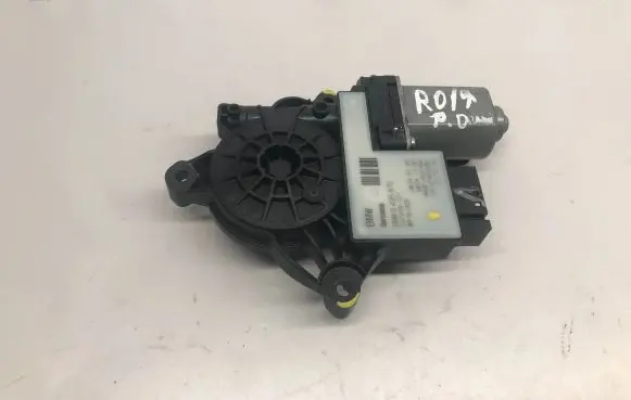 BMW 3 G20 G21 Front door window regulator motor 8495870