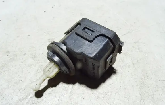 Headlight level adjustment motor