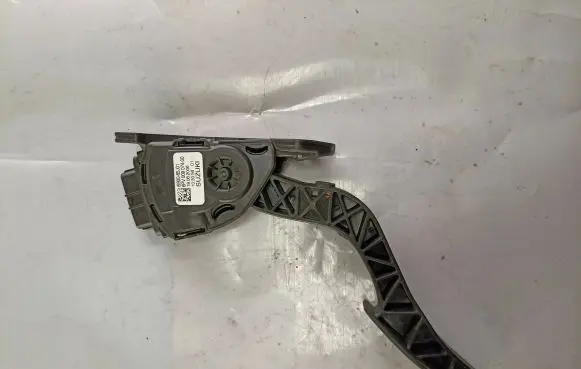 Suzuki Grand Vitara II Accelerator throttle pedal 74632100 I590065J01