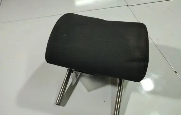 Volkswagen PASSAT B6 Front seat headrest 