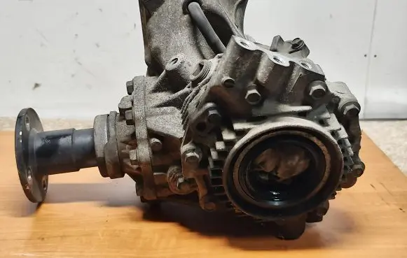 Nissan X-Trail T30 Gearbox transfer box case 