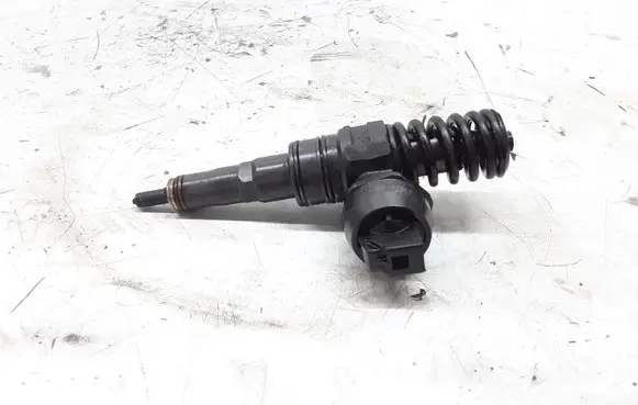 Skoda Fabia Mk1 (6Y) Fuel injector 038130073AJ 0414720037