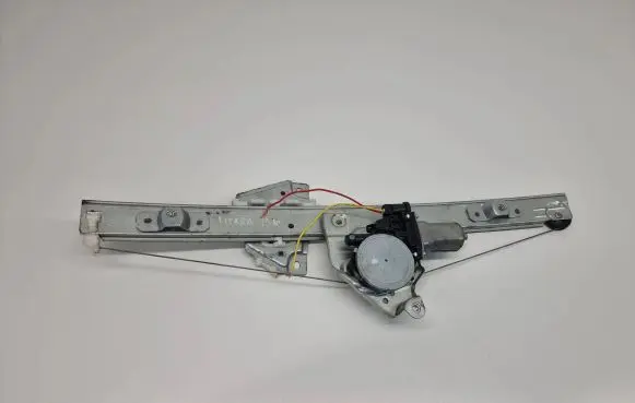 Suzuki Grand Vitara II Front door window regulator with motor 8346065J01