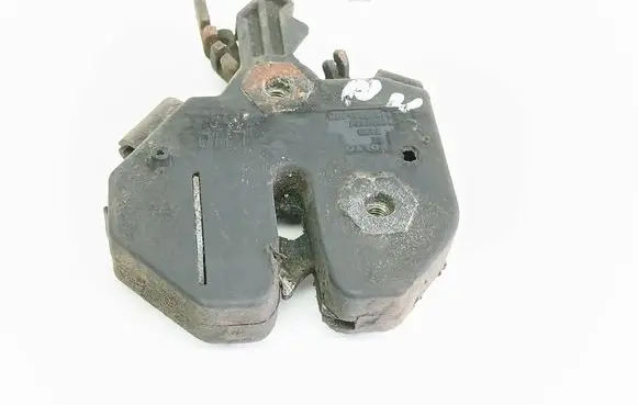 Volvo V70 Engine bonnet/hood lock/catch 9483765 9483764
