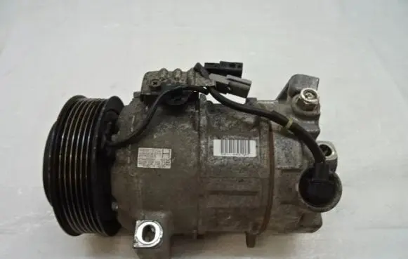 Nissan X-Trail T32 Air conditioning (A/C) compressor (pump) 926007FY0A