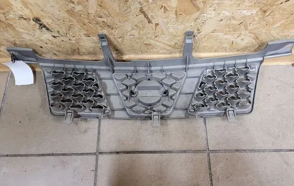 Nissan X-Trail T30 Front bumper upper radiator grill 62310EQ303