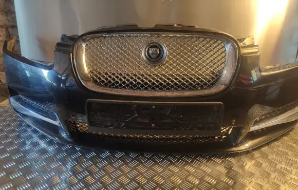 Jaguar XF X250 Front bumper 8X2317C831