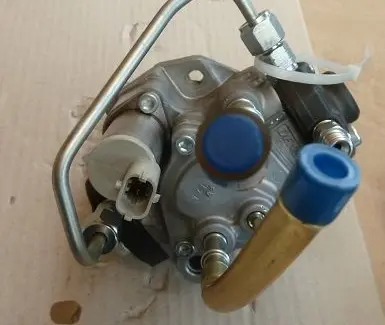 Opel Astra J Fuel injection high pressure pump 2940002430T