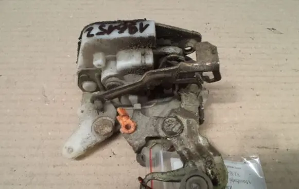 Mitsubishi Lancer Rear door lock