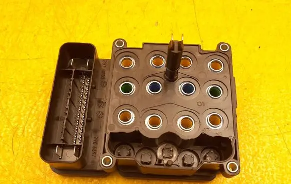 Mercedes-Benz C AMG W204 ABS Pump A2045455132