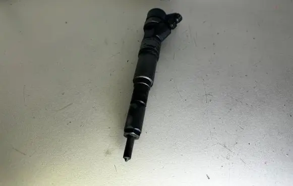 BMW 5 E39 Fuel injector 0445110029 2354093