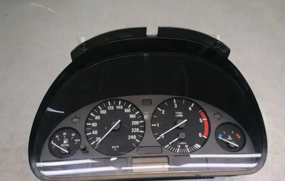 BMW 5 E39 Speedometer (instrument cluster) 87001313 87001374
