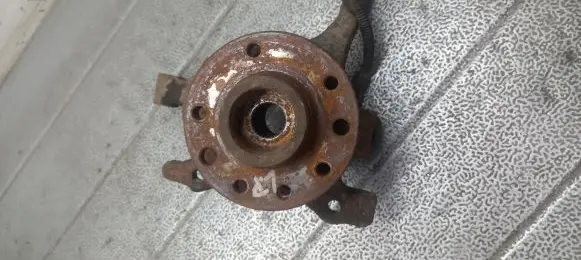 Opel Zafira A Front wheel hub spindle knuckle