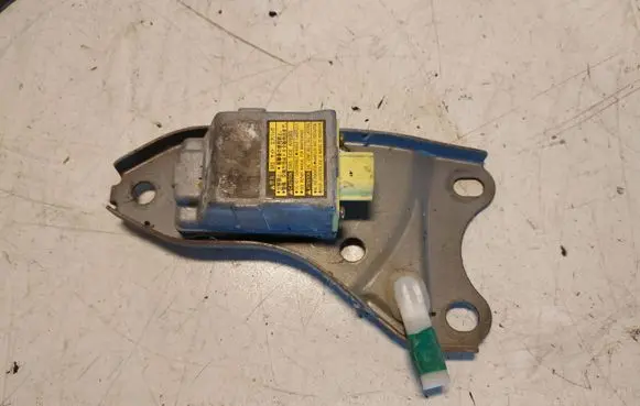 Toyota Avensis Verso Airbag deployment crash/impact sensor