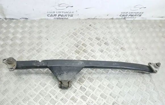 Volvo XC70 Engine mounting bracket