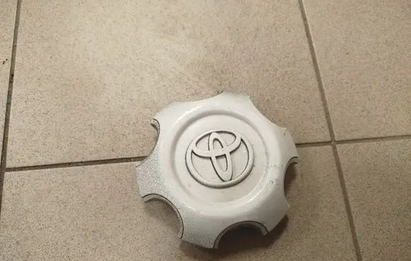 Toyota Land Cruiser (J120) Original wheel cap 