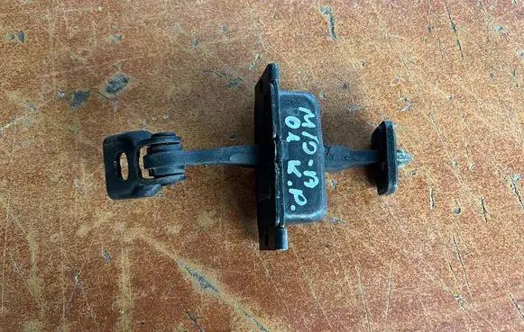 Mercedes-Benz A W168 Front door check strap stopper