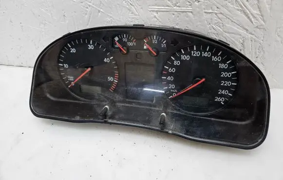 Volkswagen PASSAT B5 Speedometer (instrument cluster) 3B0920822A