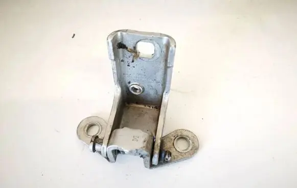 Ford Mondeo Mk III Rear door lower hinge 93bbf26806al 93bb-f26806-al