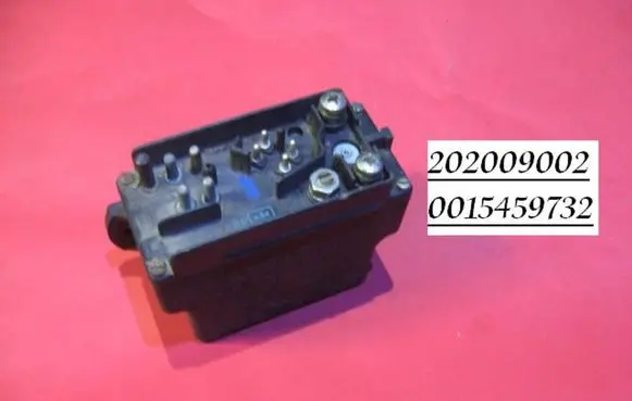 Mercedes-Benz E W124 Glow plug pre-heat relay 202009002 0015459732