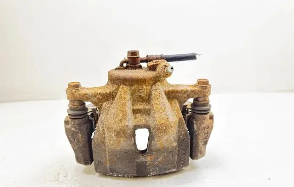 Toyota Urban Cruiser (XP110) Front brake caliper
