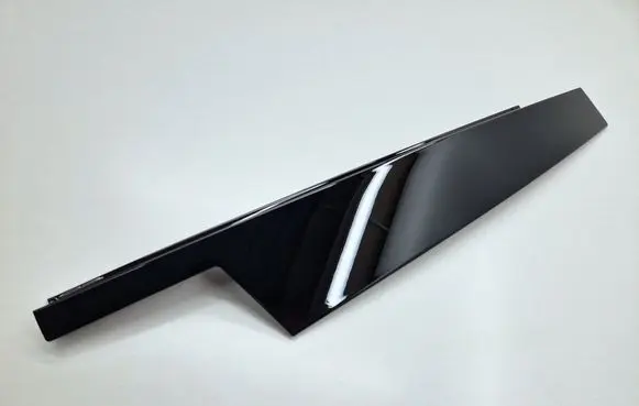 BMW M5 F90 Front door glass trim molding 7390121 51337390121