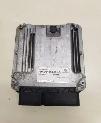 Volkswagen Touareg II Engine control unit/module 06E906023Q 0261S07872