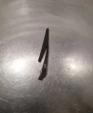Nissan Leaf I (ZE0) Rear wiper blade arm