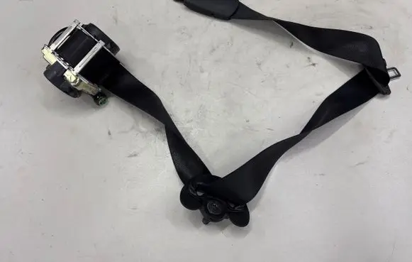 BMW 2 F46 Front seatbelt 7313303