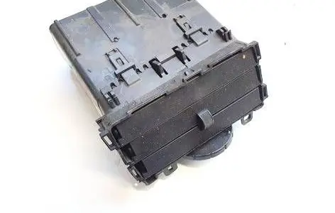 Chrysler Sebring (JS) Dash center air vent grill 1am67trmac t12179