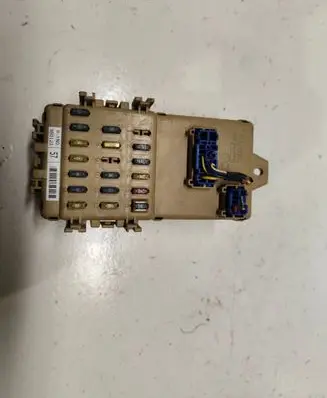 Subaru Legacy Fuse module 980121